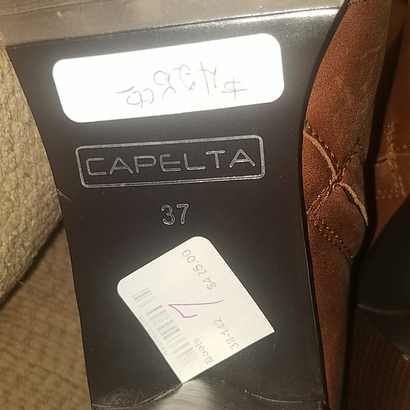 CAPETTA HEELED BOOTS 👢👢 - Picture 5 of 16